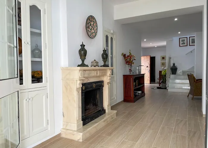 Leza קוניל דה לה פרונטרה